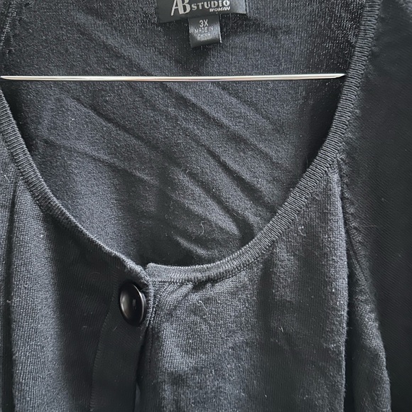 5 Various women’s button down shirts - great deal - Picture 8 of 10